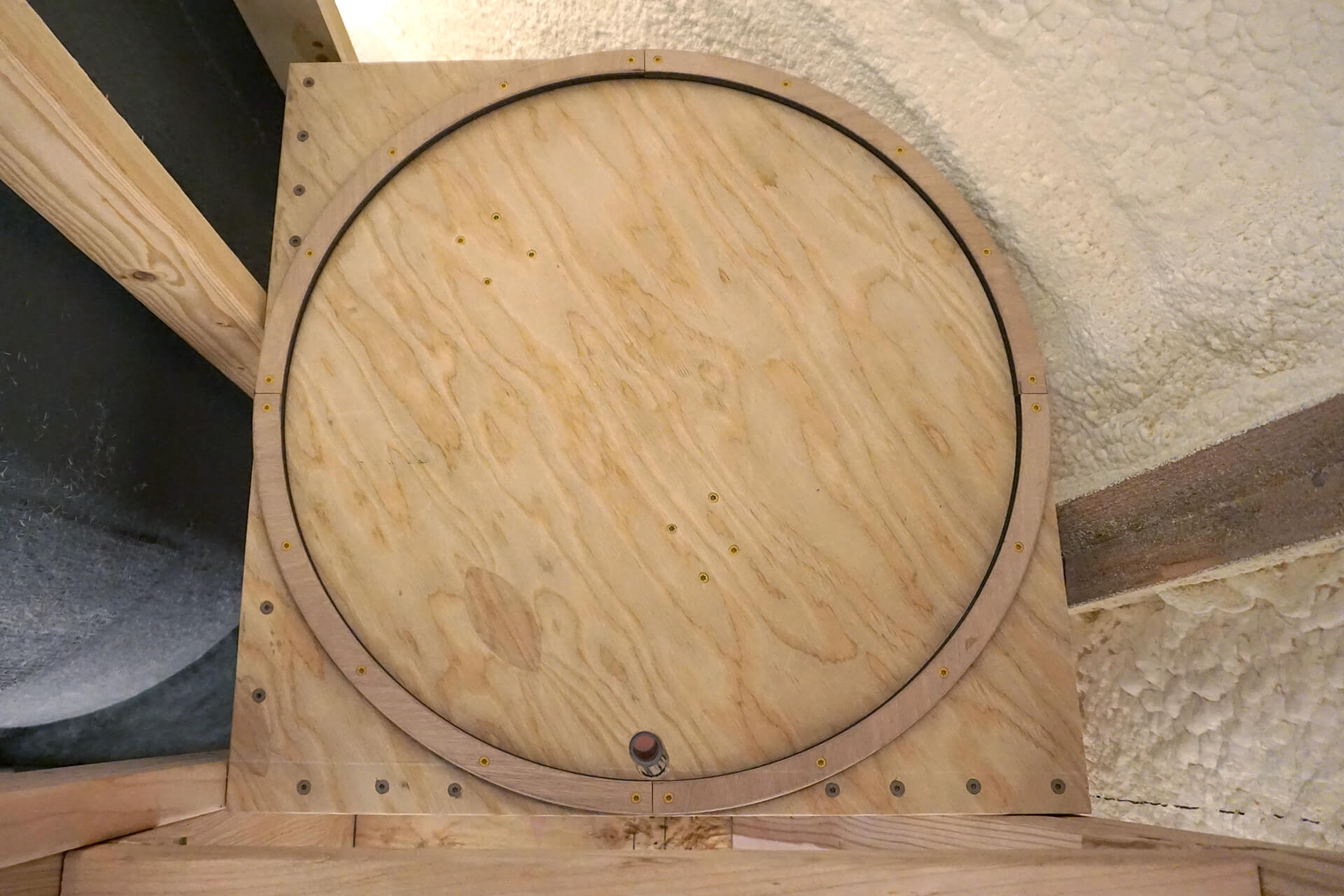 Room framing utility shelf photo number 03.